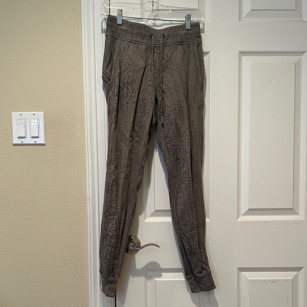 Women’s Gray Patterned Pants